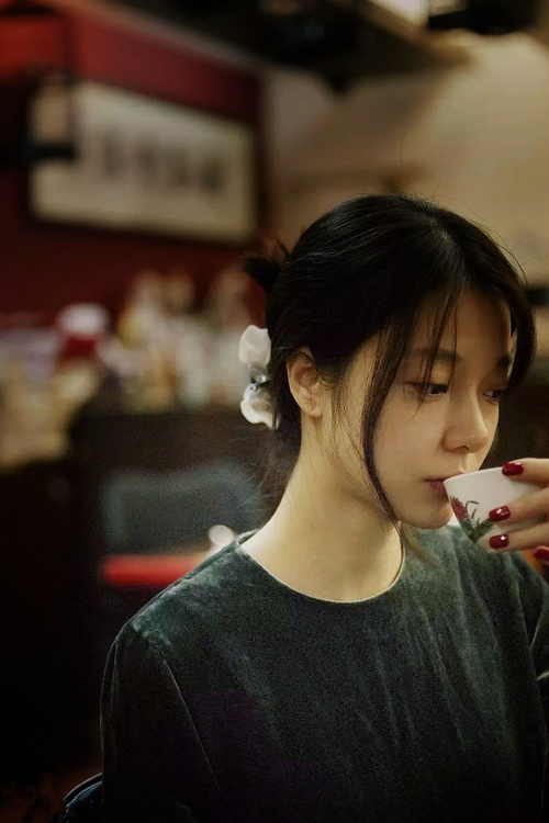 爱游戏体育-体育明星进校园活动受师生欢迎，体育明星为主题的海报