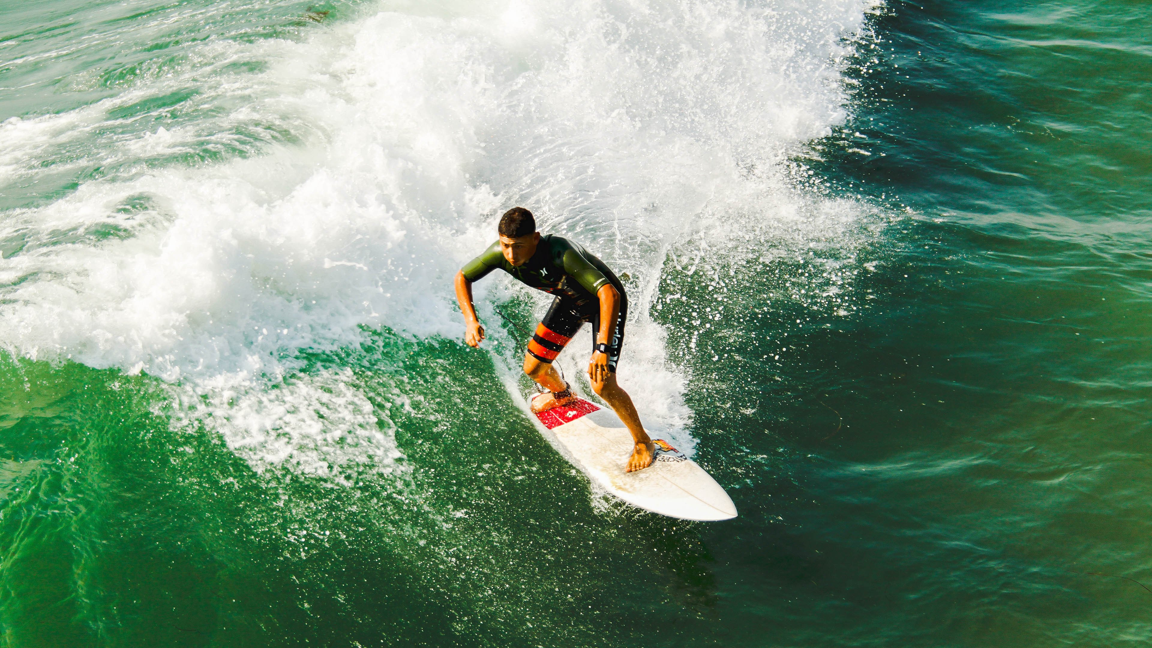 伊朗男足在巴黎奥运会比赛中以3-2战胜德国，伊朗男足世预赛